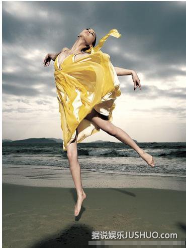 曝黄圣依昔日性感写真 清纯尽失大泄春光