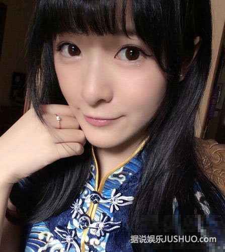 徐娇高中毕业 穿蓝旗袍当舞会皇后