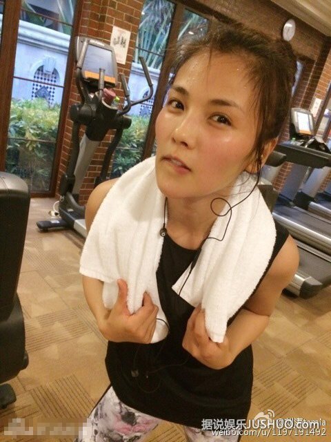 刘涛素颜健身 香汗淋漓不忘卖萌 刘涛素颜健身 香汗淋漓不忘卖萌