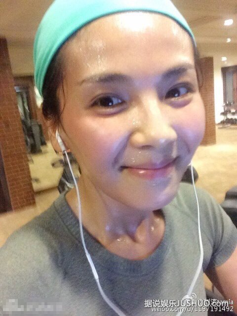 刘涛素颜健身 香汗淋漓不忘卖萌 刘涛素颜健身 香汗淋漓不忘卖萌