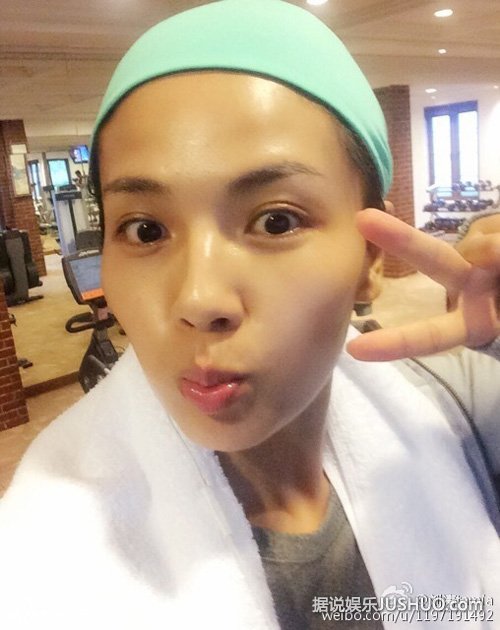 刘涛素颜健身 香汗淋漓不忘卖萌 刘涛素颜健身 香汗淋漓不忘卖萌