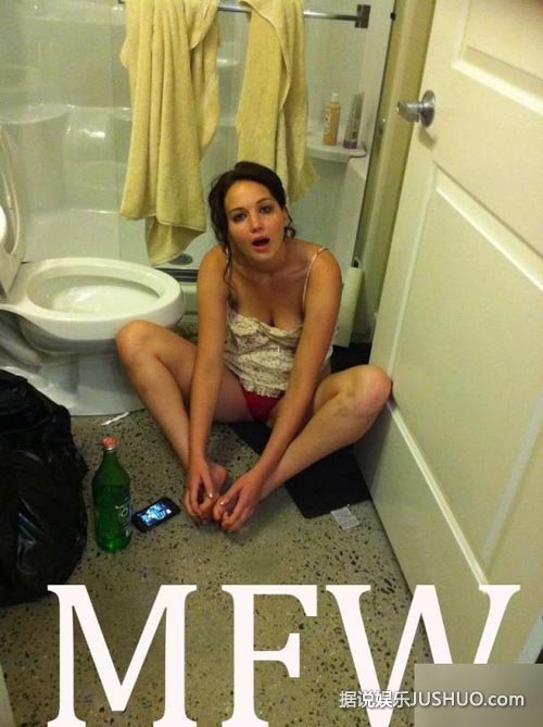 好莱坞艳照门再曝新照：劳伦斯袒胸露乳自拍诱人