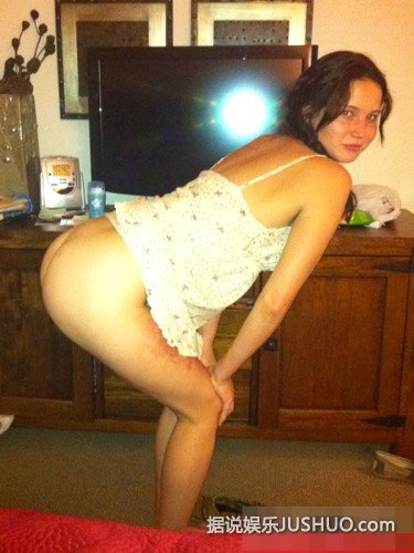 好莱坞艳照门再曝新照：劳伦斯袒胸露乳自拍诱人