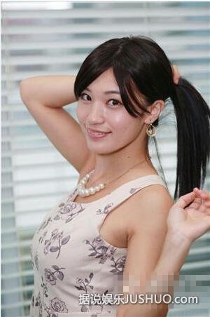 日本G罩杯女模拍写真 低胸张腿秀诱惑