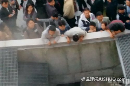 韩国女团演出20米高舞台坍塌 致16死10伤 韩国女团演出20米高舞台坍塌 致16死10伤