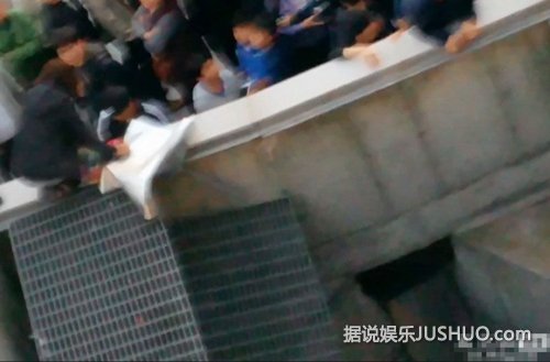 韩国女团演出20米高舞台坍塌 致16死10伤 韩国女团演出20米高舞台坍塌 致16死10伤