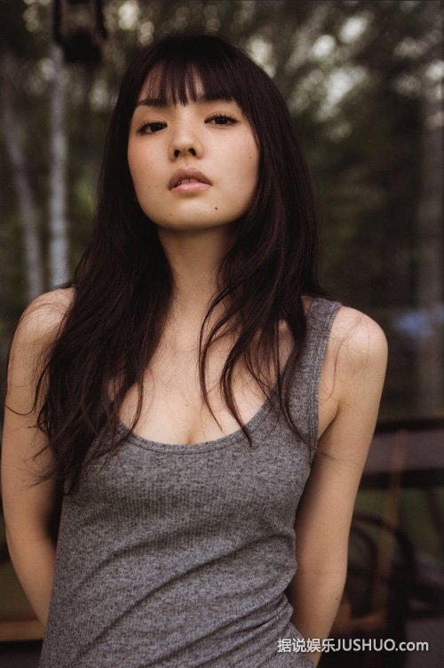 C奶早安少女道重沙由美内衣写真 深沟撩人