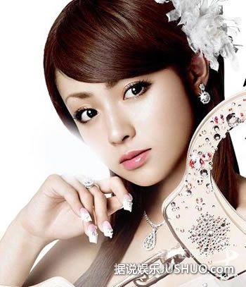 深田恭子公开泳装冲浪照 健康又性感