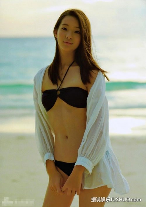 翘臀少女足立梨花居家内衣小秀性感 翘臀少女足立梨花居家内衣小秀性感