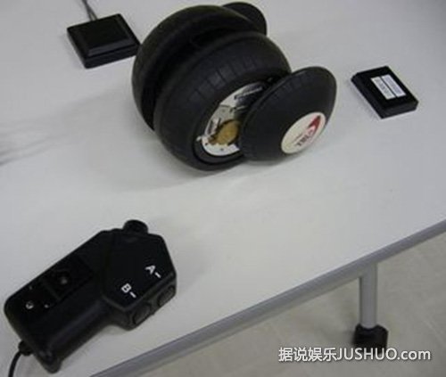 日手投式球形侦查机器人：抵达地点后变身拍摄