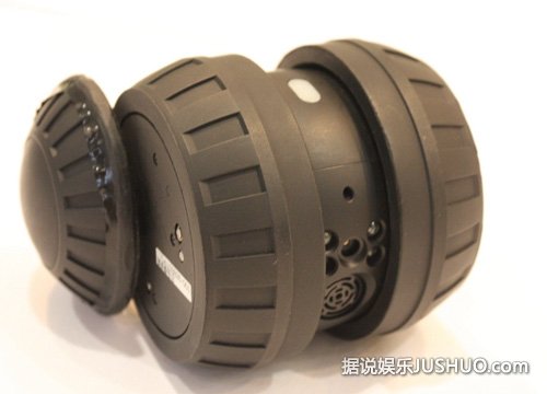 日手投式球形侦查机器人：抵达地点后变身拍摄