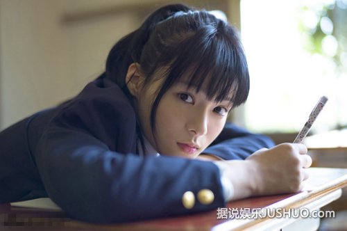 星名美津纪制服诱惑 教室脱衣险走光