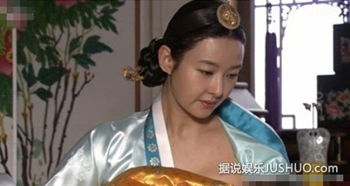 韩国女演员拍戏裸胸喂奶 近景特写未打马赛克