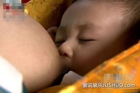 韩国女演员拍戏裸胸喂奶 近景特写未打马赛克