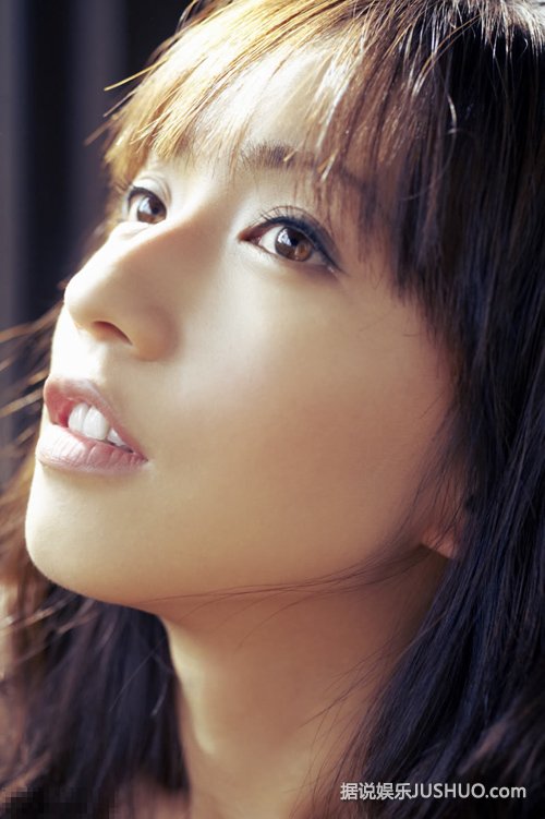 日本性感女星优木真央美暖色写真 熟女气息