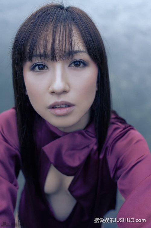 日本性感女星优木真央美暖色写真 熟女气息