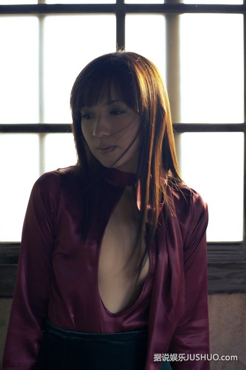 日本性感女星优木真央美暖色写真 熟女气息