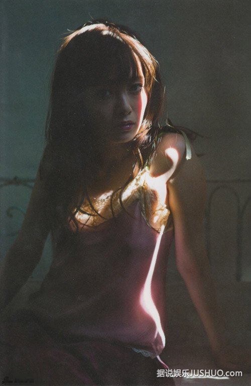 白石麻衣魅影写真 表情诱惑露背秀乳沟 白石麻衣魅影写真 表情诱惑露背秀乳沟