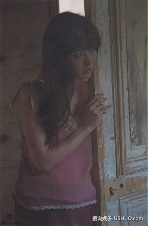 白石麻衣魅影写真 表情诱惑露背秀乳沟 白石麻衣魅影写真 表情诱惑露背秀乳沟