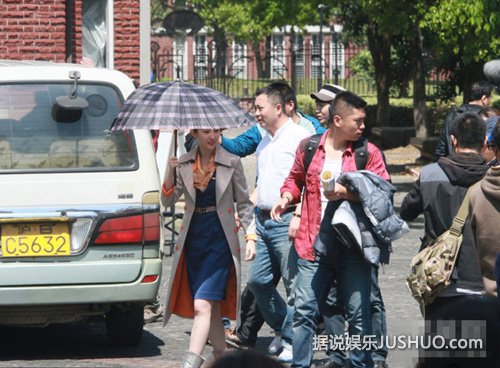 刘亦菲短裙秀美腿 红唇变冷艳女郎 刘亦菲短裙秀美腿 红唇变冷艳女郎