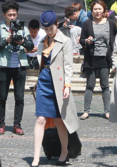 刘亦菲短裙秀美腿 红唇变冷艳女郎 刘亦菲短裙秀美腿 红唇变冷艳女郎