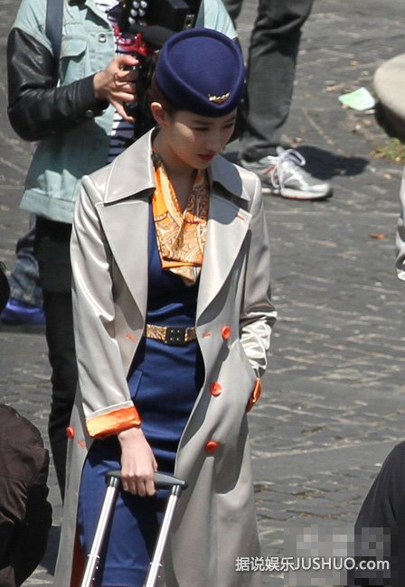 刘亦菲短裙秀美腿 红唇变冷艳女郎 刘亦菲短裙秀美腿 红唇变冷艳女郎