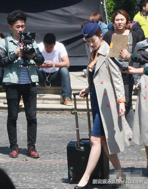 刘亦菲短裙秀美腿 红唇变冷艳女郎 刘亦菲短裙秀美腿 红唇变冷艳女郎