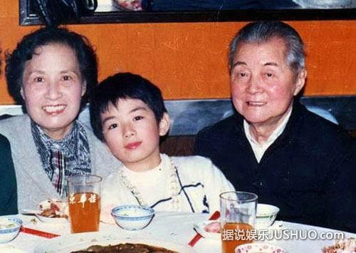 黄奕出轨遭前夫补刀 揭黄奕成长往事：曾认香港干爹