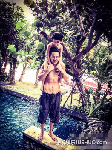 萌爸曹格曾是gay吧红人 16岁初恋好打架