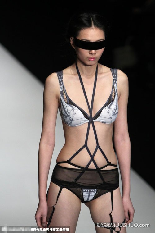 中国内衣设计大赛 模特捆绑诱惑难挡 中国内衣设计大赛 模特捆绑诱惑难挡