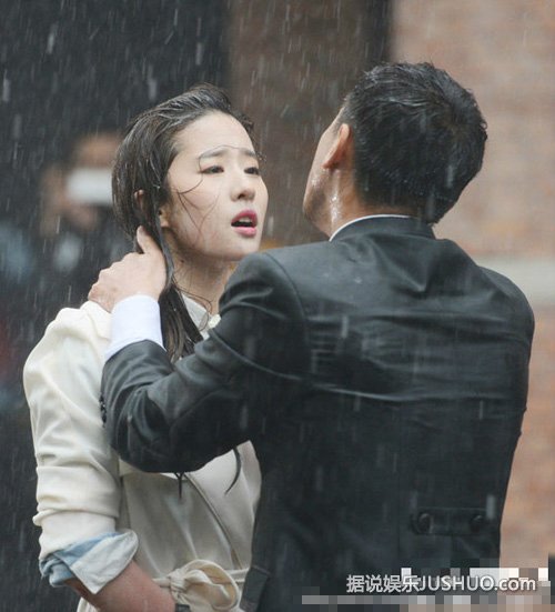 刘亦菲吻戏床戏全曝光 揭秘神仙姐姐激吻的香艳瞬间 刘亦菲吻戏床戏全曝光 揭秘神仙姐姐激吻的香艳瞬间