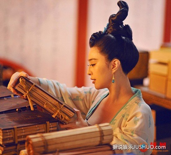 范冰冰《武则天》性感唐装 低胸秀豪乳倾国倾城