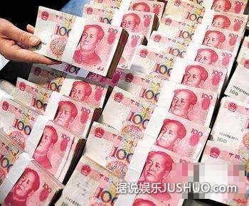 福州现土豪婚宴：压桌菜为大摞人民币