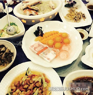 福州现土豪婚宴：压桌菜为大摞人民币