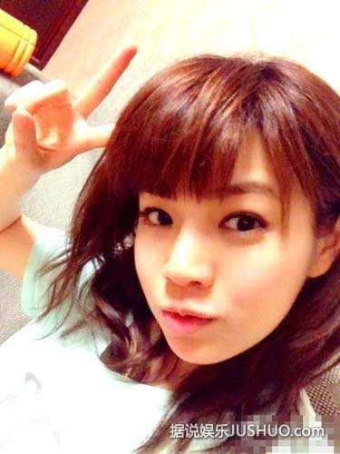 陈妍希齐刘海扮嫩造型大变 网友直呼认不出 陈妍希齐刘海扮嫩造型大变 网友直呼认不出