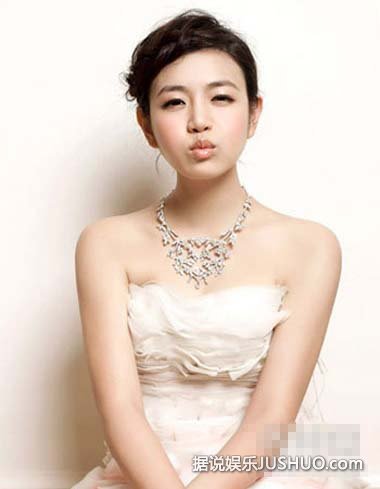 陈妍希齐刘海扮嫩造型大变 网友直呼认不出 陈妍希齐刘海扮嫩造型大变 网友直呼认不出