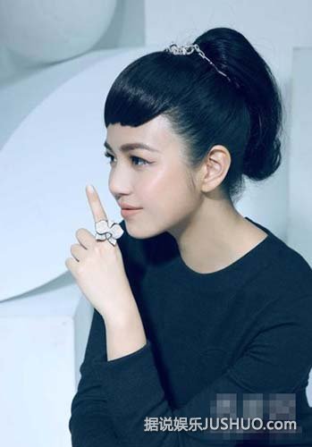 陈妍希齐刘海扮嫩造型大变 网友直呼认不出 陈妍希齐刘海扮嫩造型大变 网友直呼认不出