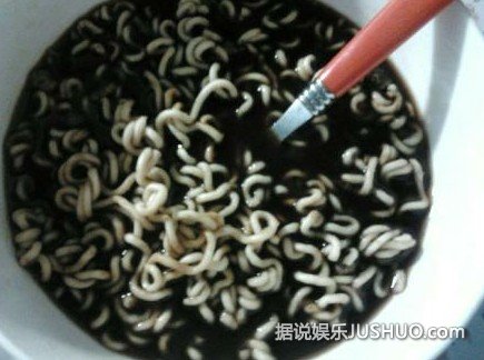 高校食堂现神菜西瓜炒肉 盘点舌尖上的黑暗料理