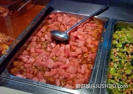 高校食堂现神菜西瓜炒肉 盘点舌尖上的黑暗料理