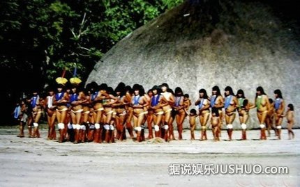 震惊！全球唯一禁止女人穿裤子的民族