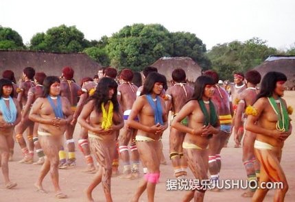 震惊！全球唯一禁止女人穿裤子的民族