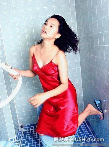 45岁伊能静昔日大尺度写真 玩浴室湿身诱惑(图)