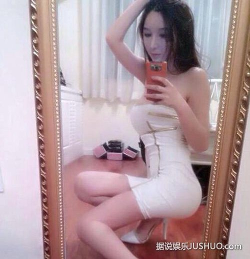 女模湿露露裸体大闹整形医院:当众脱衣 上身全裸 女模湿露露裸体大闹整形医院:当众脱衣 上身全裸