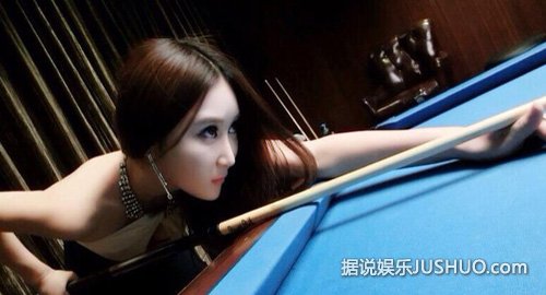 女模湿露露裸体大闹整形医院:当众脱衣 上身全裸 女模湿露露裸体大闹整形医院:当众脱衣 上身全裸