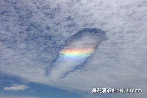 维多利亚东部天空出现罕见巨型雨幡洞云 维多利亚东部天空出现罕见巨型雨幡洞云