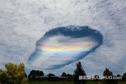 维多利亚东部天空出现罕见巨型雨幡洞云 维多利亚东部天空出现罕见巨型雨幡洞云