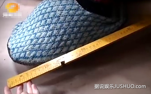 大脚女孩脚长47厘米 一年四季穿自制轮胎鞋 大脚女孩脚长47厘米 一年四季穿自制轮胎鞋