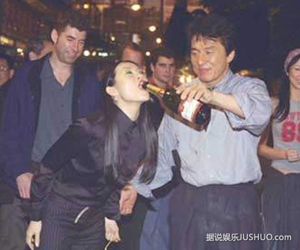 成龙不认私生女 出道以来10大争议 成龙不认私生女 出道以来10大争议