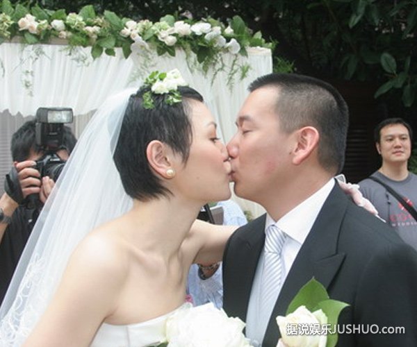 杜汶泽妻子：这个世界没有对与错