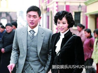 胡杏儿晒性感健身美照 网友调侃：瘦成闪电